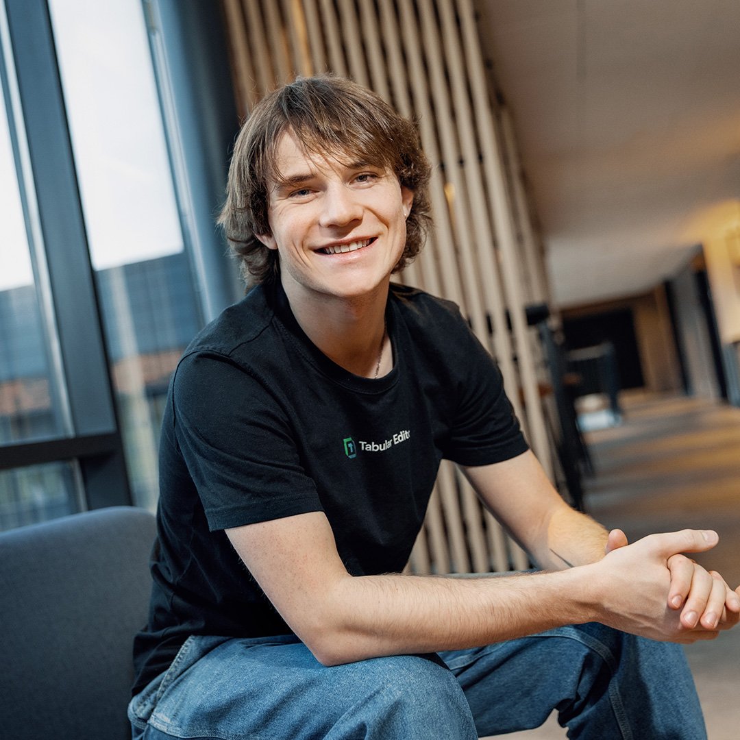 tabular-editor-portrait-victor-moller-1080x1080